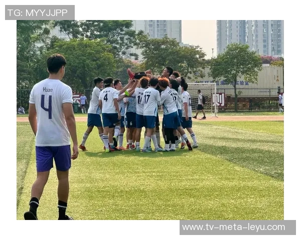 室内11人足球的魅力与挑战探索团队合作与竞技精神的完美结合 室内11人足球的魅力与挑战探索团队合作与竞技精神的完美结合